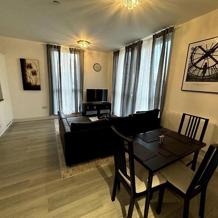 Cozy Bracknell Apartment With Modern Amenities Экстерьер фото