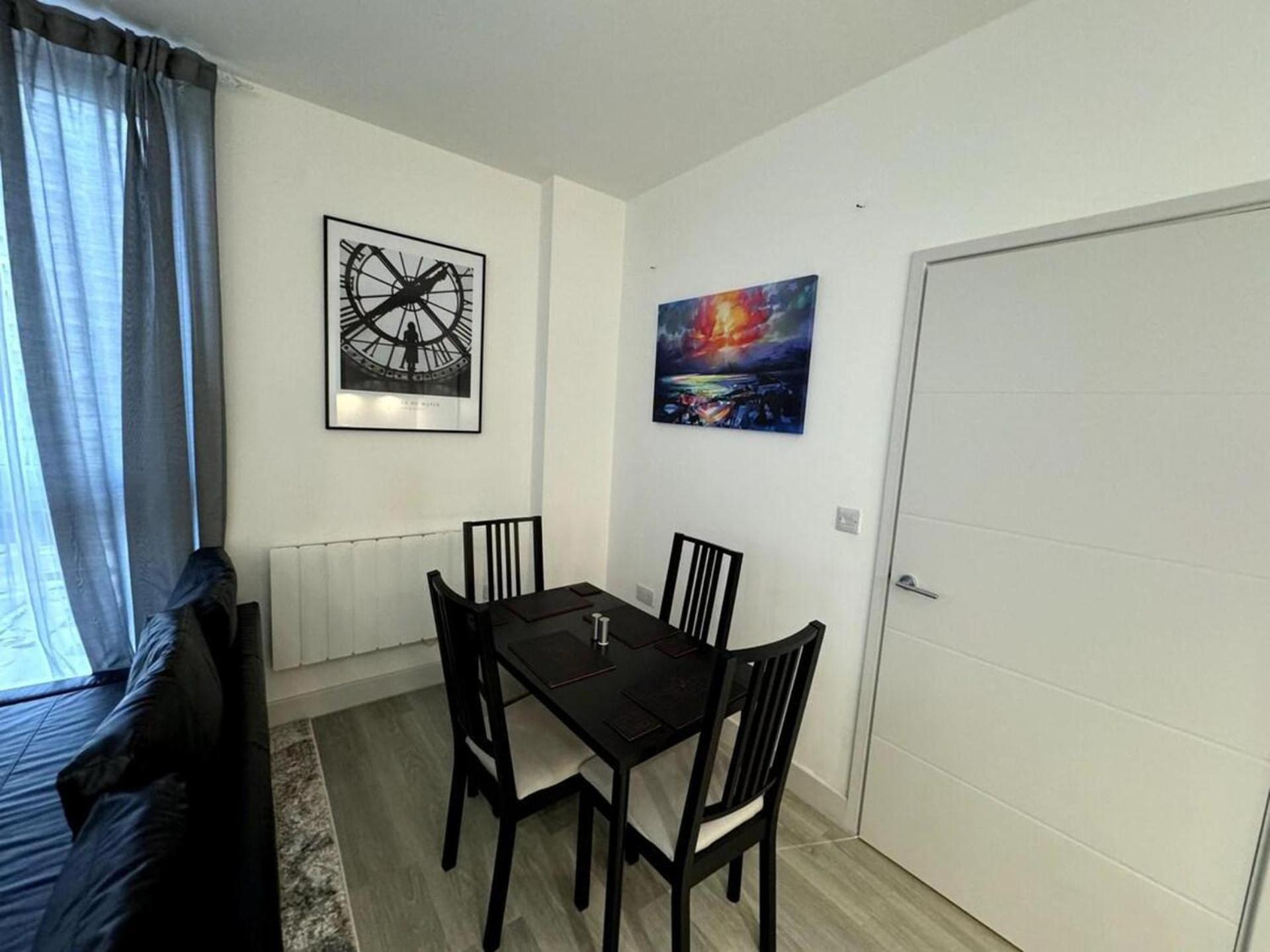 Cozy Bracknell Apartment With Modern Amenities Экстерьер фото